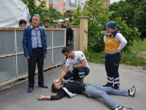 Bonzai İçen Genç Sokakta Yığılıp Kaldı
