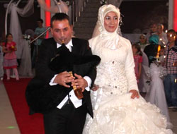 Damat Tulum Çalarak Salona Girdi