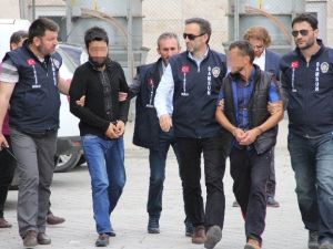 Bıçaklanıp Yakılan Gencin Ölümüyle İlgili 2 Kişi Adliyeye Sevk Edildi