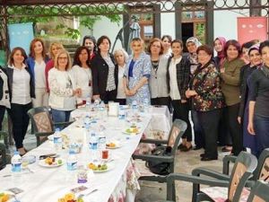 Gümüşhane’nin İlk Kadın Korosuna Teşekkür Yemeği