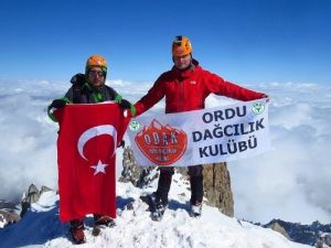 Ordulu Dağcılar Erciyes Zirvesinde