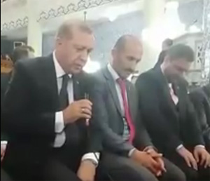 Cumhurbaşkanı Erdoğan Kur’an Okurken Böyle Görüntülendi VİDEO İZLE