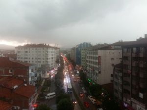 Çorum’da Sağanak Yağış Hayatı Felç Etti