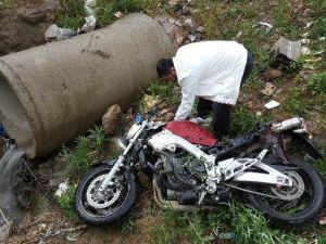 Motosiklet Çukura Yuvarlandı: 1 Yaralı