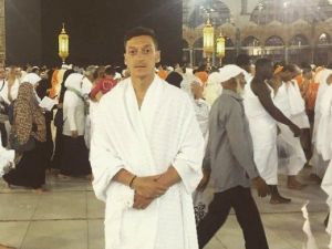 Mesut Özil Mekke’de