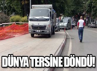 Yayalar yolu, araçlar kaldırımı kullanıyor