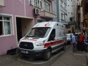 Emekli Öğretmen Evinde Ölü Bulundu