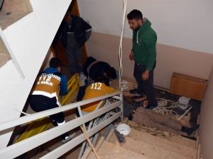 Çatıdan Düşen Yaşlı Adam Ağır Yaralandı