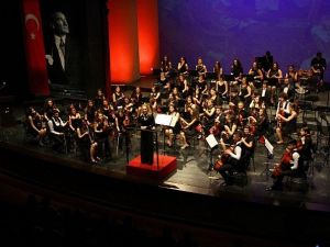 Çocuk Ve Gençlik Senfoni Orkestrası İlk Konserini Verdi