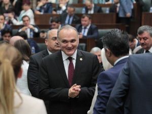 Bakanlık Haberini Grup Toplantısında Aldı