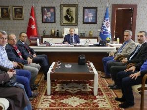 Başkan Gümrükçüoğlu Elektrik Mühendislerini Kabul Etti