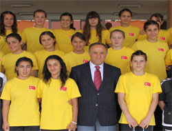 Rize Valisi Bayan Millileri Ağırladı