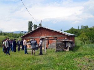 Yaşlı Adam Kendini Astı