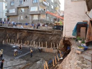 Çökme Tehlikesi Bulunan 5 Katlı Bina Boşaltıldı