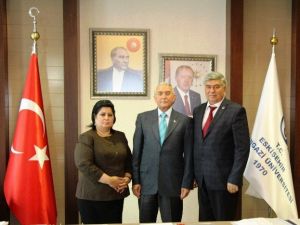 Esogü Rektörü Prof. Dr. Hasan Gönen Kırgız Gazetecilerle Görüştü