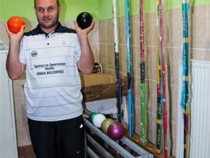 Görme Engelli Türkiye Şampiyonu Milli Atlete Malzeme Desteği