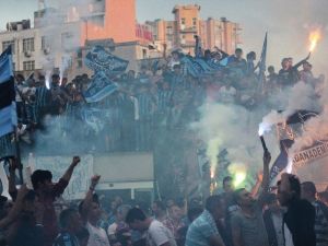 Adana Demirspor Süper Lig’e Çıkamadı, Taraftar Camları Kırdı
