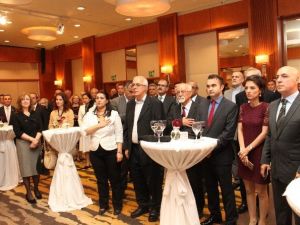 Azerbaycan’ın Cumhuriyet Bayramı İsveç’te Kutlandı