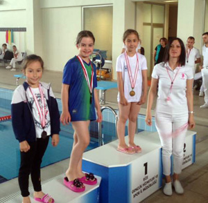 Rize’de Minikler Yüzme İl Birinciliği Yarışmaları Yapıldı