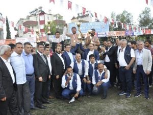 Finike Güreşlerinin Başpehlivanı İsmail Balaban Oldu