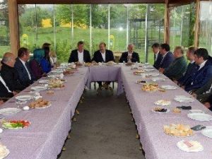 Başkan Gümrükçüoğlu, Fen İşleri Dairesi Teknik Personeli İle Kahvaltıda Bir Araya Geldi