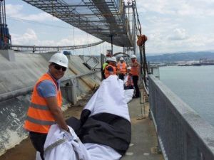 Beşiktaş Bayrağı Osmangazi Köprüsü’nde