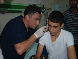 Kulağına Bal Arısı Kaçtı