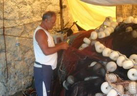 Karadeniz'de balıkçılar son hazırlıklarını yapıyor