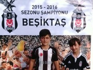 Fanatik Çeşme Siyah Beyaza Boyandı