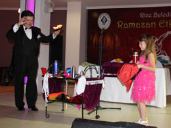 Ünlü İllüzyonist Sermet Erkin Rizelilerle Buluştu