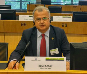 Kasap, Brüksel'e Uçtu