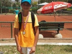 Zonguldak Tenis Deniz Spor Kulübü Oyuncusu Umur Orhan İzmir’de Birinci Oldu