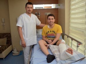 Ayak Bileğindeki Kırıkla 6 Ay Gezdi, Doktorlar ’Bir Şeyin Yok’ Diye Gönderdi