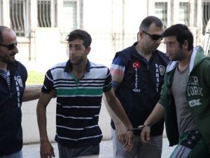 Eniştelerini Bıçaklayan Kardeşler Tutuklandı