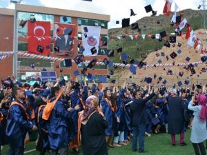 Gümüşhane Üniversitesi’nde Mezuniyet Coşkusu