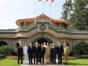 Bakan Işık Pakistan Genelkurmay Başkanı Ve Kara Kuvvetleri Komutanı İle Bir Araya Geldi