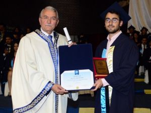 Esogü Tıp Fakültesi 37. Dönem Mezunlarını Verdi