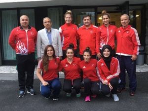 Başkan Aydın, Milli Güreşçilere Moral Ziyaretinde Bulundu