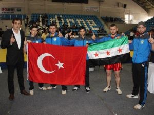 Ülkelerindeki Savaş Wuhsu Sporundan Vazgeçirmedi