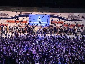 Geleceğin Aydınları Diplomalarını Aldı