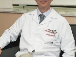 Silikon Ameliyatı Olan Annenin Emzirme Engeli Yok