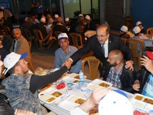 Büyükşehir İlk İftar Sofrasını Hayrat’ta Kurdu