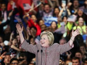 Clinton, Zafer Konuşmasını 12 Bin 495 Dolarlık Ceketiyle Yaptı