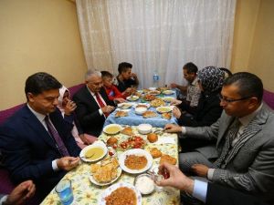 Başbakan Yıldırım, Gecekonduda İftar Sofrasına Konuk Oldu