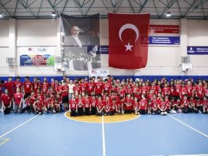Ücretsiz Spor Okulları 2015-2016 Dönemini Turnuva İle Tamamladı