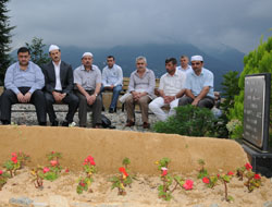 Karal Kabirleri Ziyaret Etti