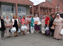 Ak Kadınlar Rize'de Geleneği Bozmadı