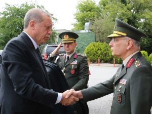 Cumhurbaşkanı Erdoğan, Gata’da Yaralı Binbaşıyı Ziyaret Etti