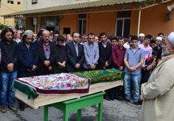 Anne Mavi Ebediyete Uğurlandı