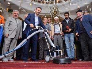 Çorum Belediyesi’nden Cami Temizliği